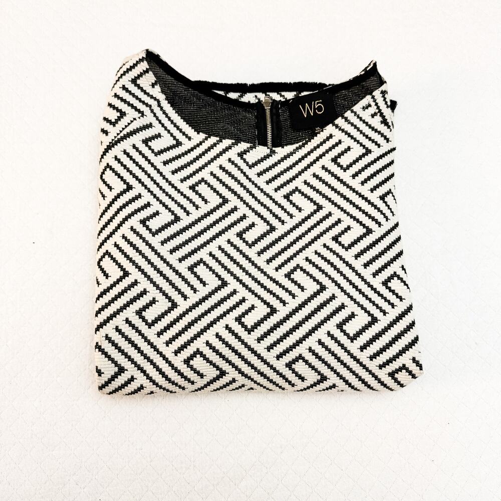 W5 Black and White Round Neck Black Trim Tunic Sweater Size XL